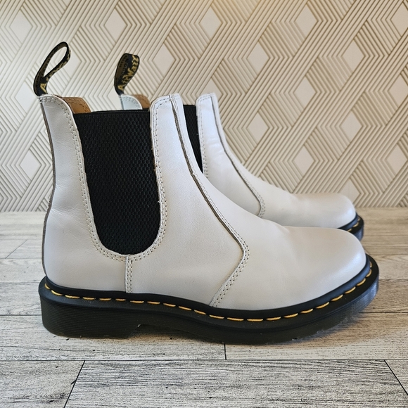 Doc Martens Women's 2976 Smooth Leather Chelsea Boots White Size 8 - Picture 1 of 12